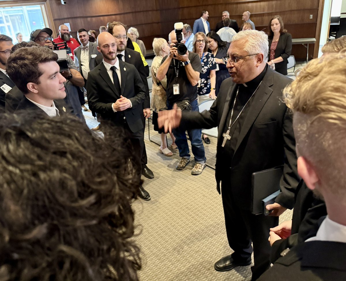 BettieCrossTV's tweet image. Pope Leo XIV just appointed Bishop Daniel E. Garcia as the sixth Bishop of the Diocese of Austin.
Bishop Garcia is a native Texan who served the Diocese of Austin as an Auxiliary Bishop from 2015 to 2019 before he became Bishop of Monterey in California. @cbsaustin
