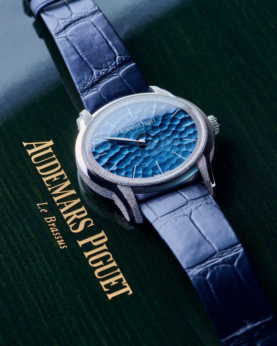 EuropeanWatchCo's tweet image. ✨ Time, reimagined⌛ 

This Audemars Piguet Millenary Philosophique doesn’t just tell time - it questions it.

Crafted in frosted white gold, the case gets its shimmering texture from a centuries-old technique called tremblage, hand-hammered to catch the light with every move.…