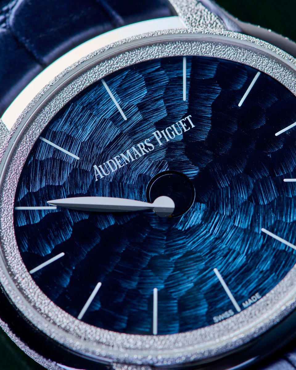 EuropeanWatchCo's tweet image. ✨ Time, reimagined⌛ 

This Audemars Piguet Millenary Philosophique doesn’t just tell time - it questions it.

Crafted in frosted white gold, the case gets its shimmering texture from a centuries-old technique called tremblage, hand-hammered to catch the light with every move.…