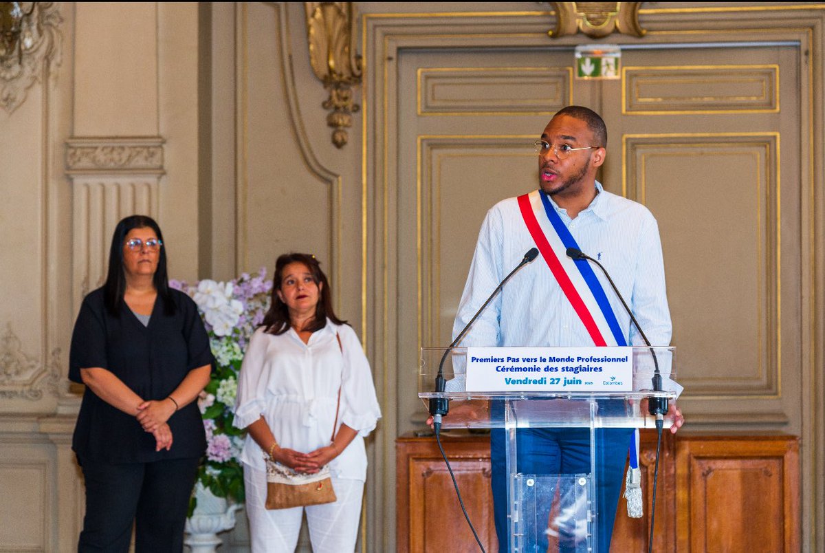 v_narbonnais's tweet photo. 🎓 Félicitations aux stagiaires de #Colombes !

Stages en 3e, post-bac ou supérieur : un 1er pas vers le monde pro, une rencontre humaine et un déclic parfois.

🙏🏽 Merci aux jeunes, aux tuteurs, aux équipes & aux partenaires.

On continue à créer des opportunités ! 👏🏽
#ÉgalitéDesChances