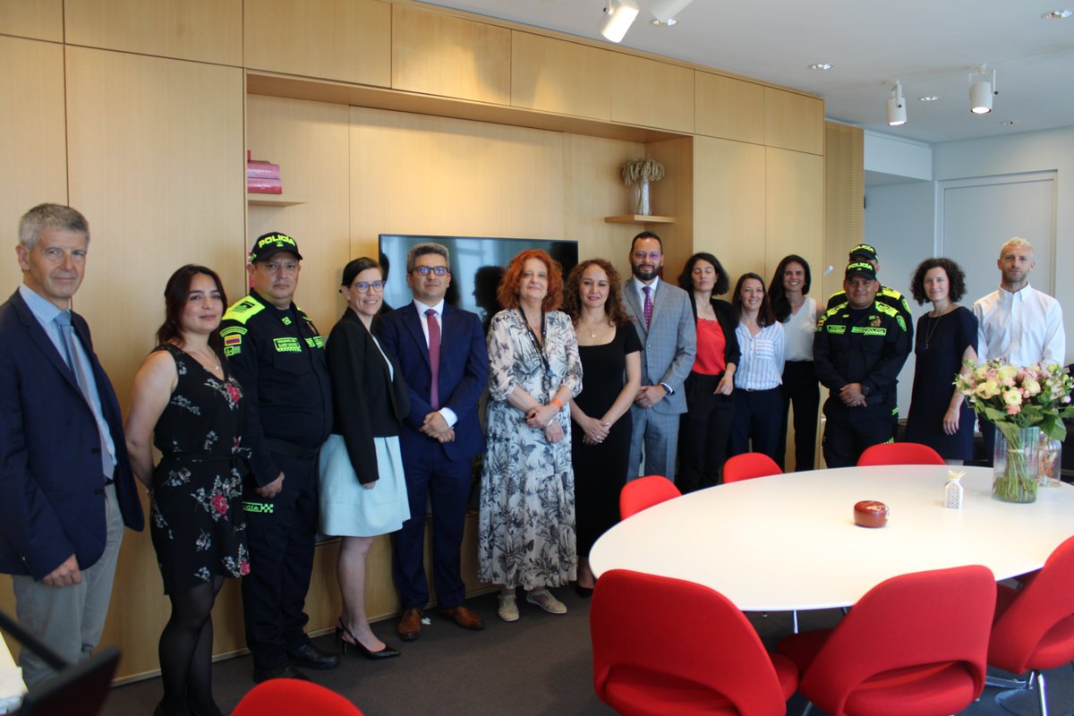 parquetdeParis's tweet image. 🇨🇴🇫🇷 Mardi 1er juillet, Laure Beccuau, procureure de Paris, a reçu une délégation colombienne. Cette rencontre s'inscrit dans le cadre d'une mission de collaboration entre la Colombie et la France, centrée sur la lutte contre la traite des êtres humains et le proxénétisme.