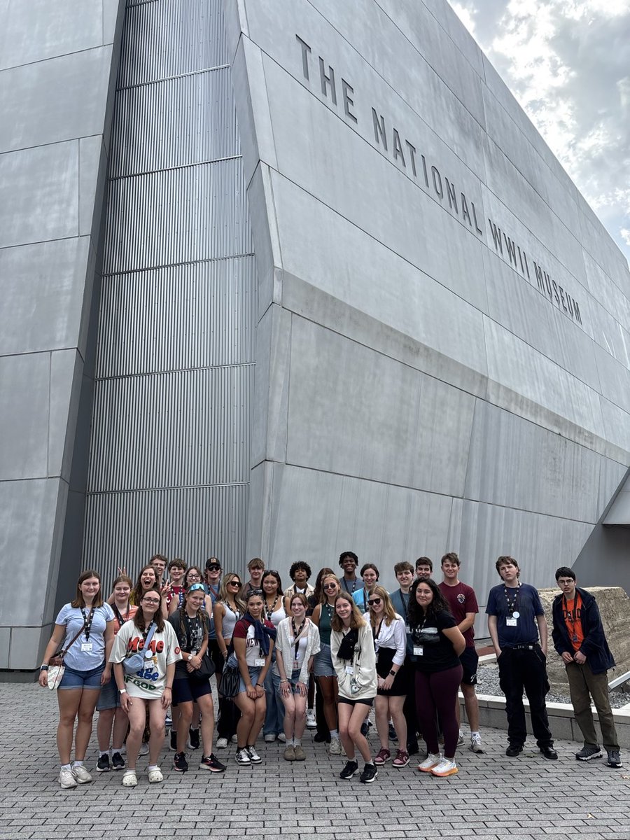 NKCEdFoundation's tweet image. Our 9 @nkcschools Normandy Academy scholars are off! 🇫🇷Half are in France already visiting Omaha Beach & Longues-sur-Mer, and the rest just started their experience at the @WWIImuseum & will play to Paris tomorrow!
TY Jedel Family Foundation, Linda Holwick Bond & all our donors!