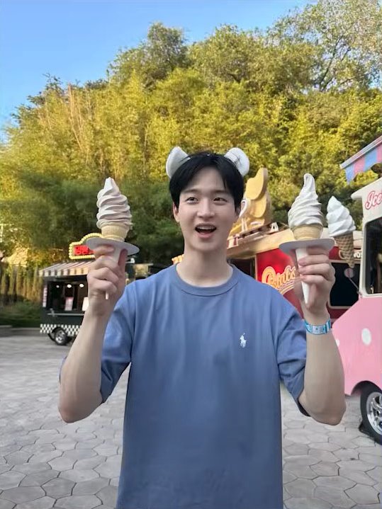 goodyoonii's tweet photo. 비하인드에서 찾은 귀요미 사진🍦 https://t.co/sbKJ7rCdbv