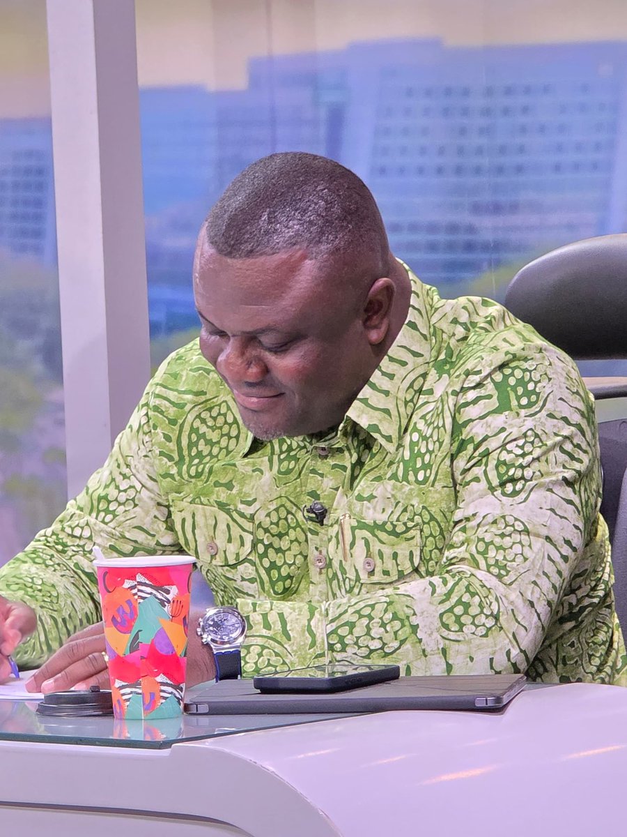 adomakomens's tweet image. This morning on @metrotvgh Good Morning Ghana program with uncle Kwasi Pratt Jnr. 

Below is the link to our discussions

facebook.com/share/v/1YfX6o…

As usual for God and Country.

#afigyakwabrenorthisrising
#GetOnBoard
#MyWordMyBond