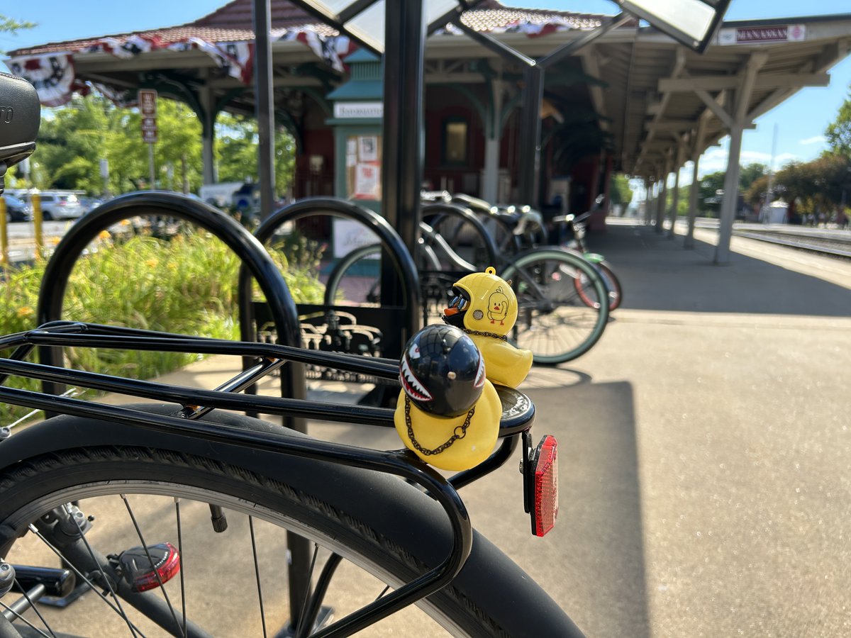 CityofManassas's tweet image. Pedimos tu opinión sobre un centro de transporte que permitiría el traslado de la terminal de OmniRide para que esté más cerca del centro y la estación de @VaRailExpress/Amtrak, y otras opciones para viajar.
Encuesta anónima: form.jotform.com/251593884084165
Más: manassasva.gov/mobility-hub