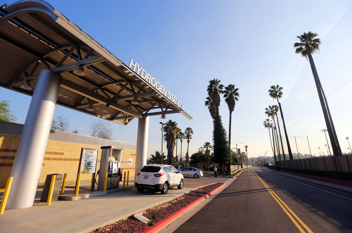 CalStateLA's tweet image. #CalStateLA has been awarded $400,000 in Catalyst Predevelopment Seed Funding to power the next generation of clean transportation leaders.
The grant supports our Hydrogen and EV Workforce Initiative to build a diverse, highly skilled workforce.
🔗 bit.ly/4lE0kBV