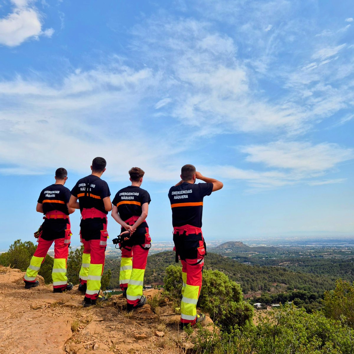 PCNaquera's tweet photo. 🔴 Reforzamos retén de guardia por el nivel de preemergencia extremo por riesgo de incendios forestales 🔥
⛰️ Realizamos rutas preventivas por zonas forestales pertenecientes a la Sierra Calderona 🌲
#ProtecciónCivil #112CV #IF #StopIncendios #Previfoc #Stopalfoc https://t.co/OkHAkG92kd