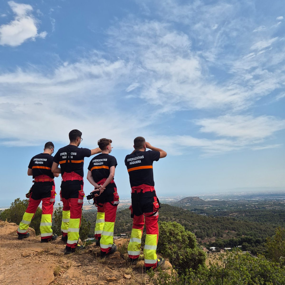 PCNaquera's tweet photo. 🔴 Reforzamos retén de guardia por el nivel de preemergencia extremo por riesgo de incendios forestales 🔥
⛰️ Realizamos rutas preventivas por zonas forestales pertenecientes a la Sierra Calderona 🌲
#ProtecciónCivil #112CV #IF #StopIncendios #Previfoc #Stopalfoc https://t.co/OkHAkG92kd