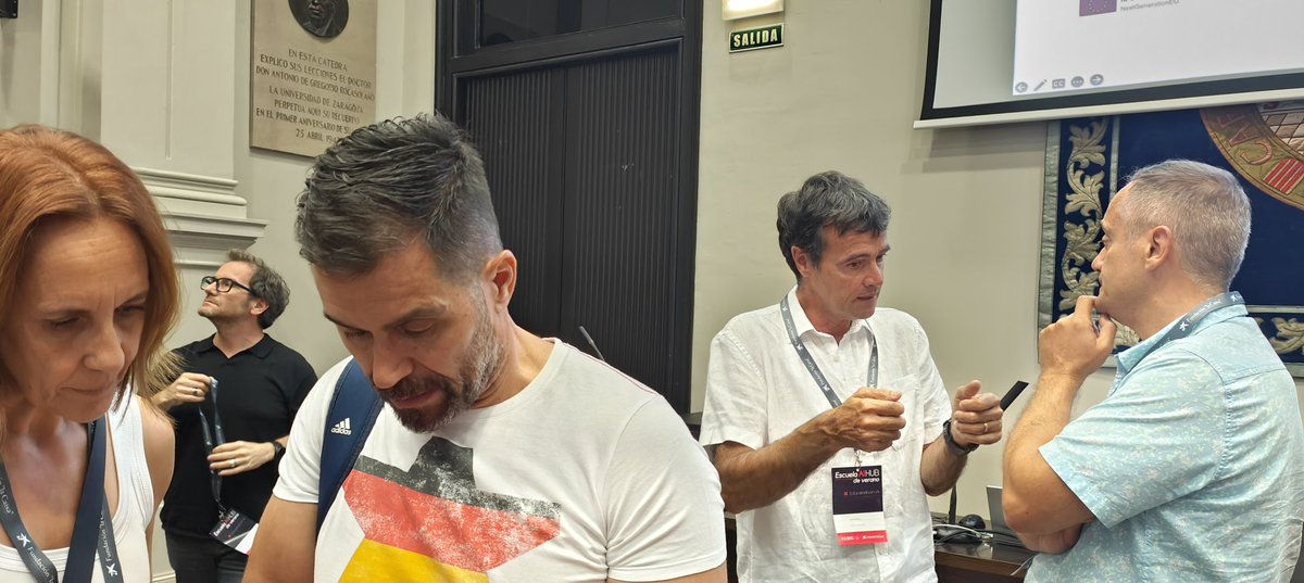 NewsNeus's tweet image. Experiència i talent de l' @insperalada a la #AOHUB de #Zaragoza @CSIC @Educaixa @EduCaixa_CAT :-)
@c_magro @ftsaez @gencatdigital