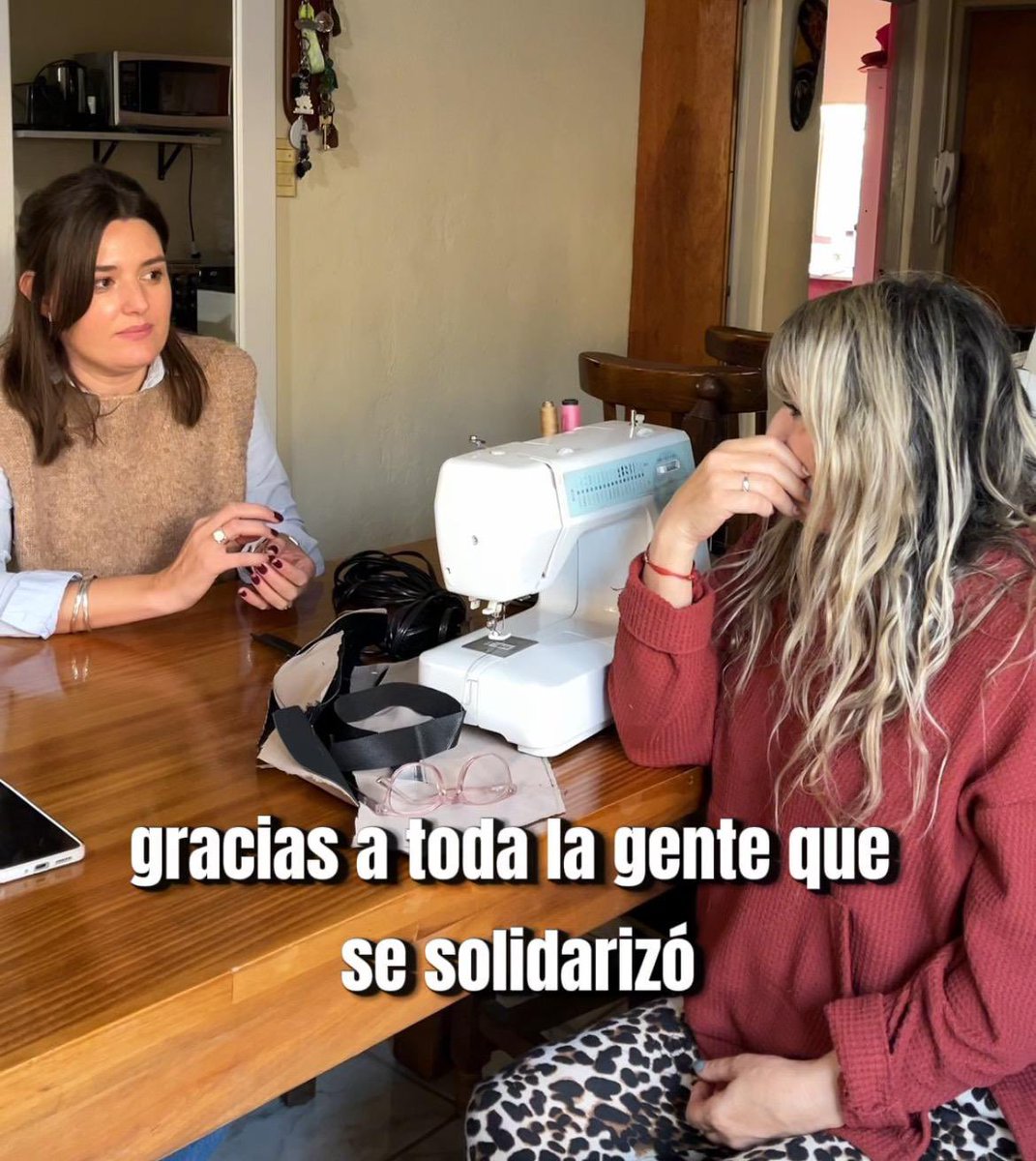 FlorMolini's tweet photo. Emprendedores de pie 
Silvia reactivó su emprendimiento de marroquinería #hibiscus con el apoyo de Bahía x Bahía. Su taller está ubicado en una de las zonas más afectadas el 7 de marzo.

A través de este programa acompañamos a + de 290 emprendedores y a + de 140 cuentapropistas. https://t.co/ef2jfgmqu0