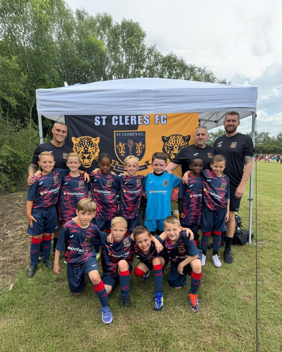 Proud to support the next generation! 🐆⚽ 

Here are the Under 9s St Cleres Jaguars in their brand-new Acclaim Handling sponsored kits, joined by our very own Head of Service (North), Andy Radbourne, in the back. 

Wishing the team every success this season! 

#AcclaimHandling