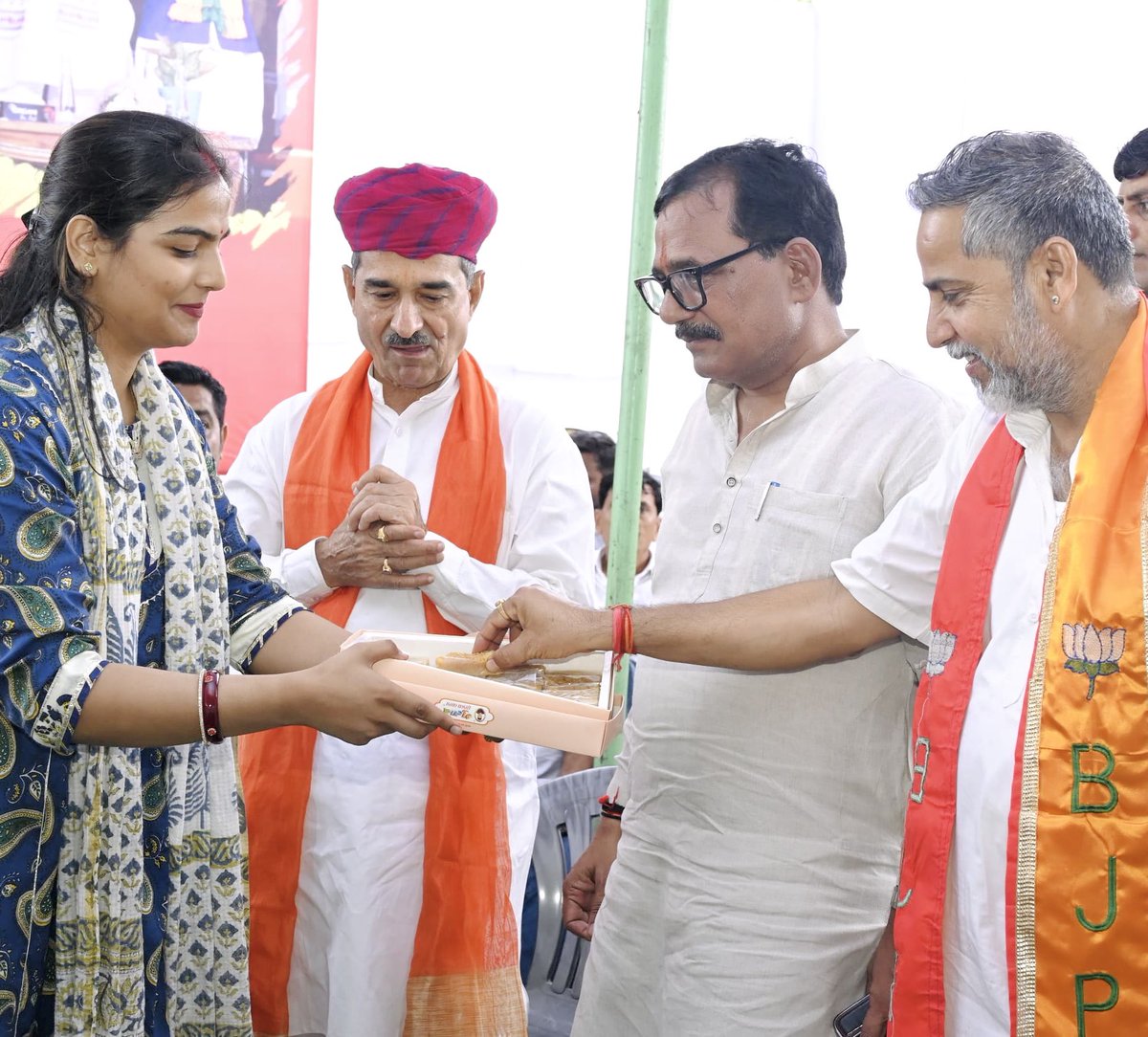 shivangibjym's tweet photo. आज @BJP4Rajasthan प्रदेश अध्यक्ष माननीय @madanrrathore जी भाईसाहब को पाली निवास पर जाकर जन्मदिवस की शुभकामनायें प्रेषित की। 
#HBDayMadanJi https://t.co/KMKLEU0p71