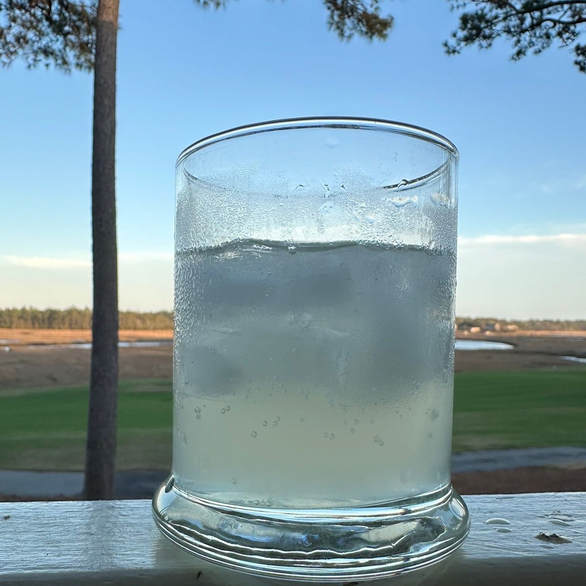 ucfoodietv's tweet photo. Wednesday Premier: Our Meyer Mule. Perfect for 4th of July. https://t.co/bgBNGq00Nm #Food #Travel #Booze #Foodie #UndercoverJetsetter #JohnDaly #SusanAnzalone #TravelLikeALocal #iPhone #offbeatenpath #Vacation #stayathome #EasyRecipes #jetsettheworld #jetsetathome #wingdingTV https://t.co/zUjj5NaH1l