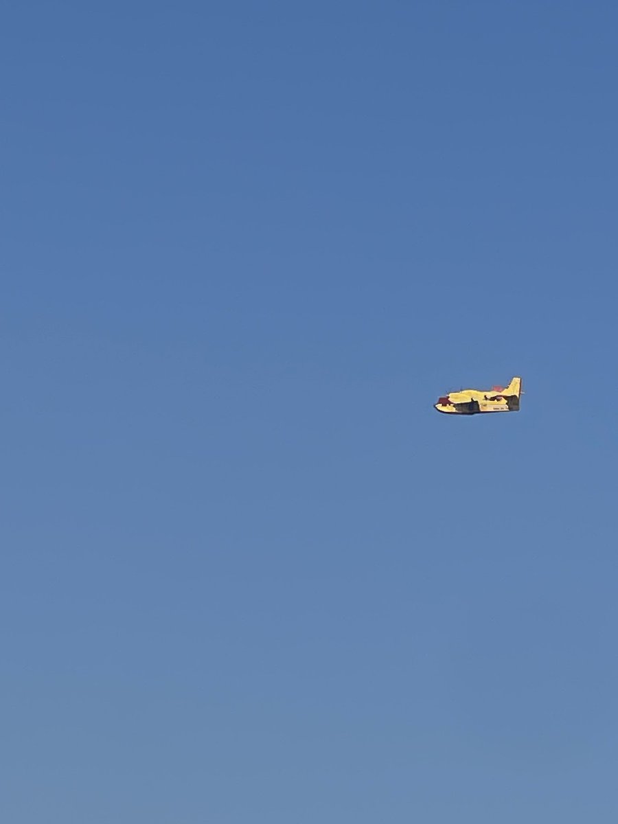 Wir sind aktuell in Neapel:
Hinter uns brennt es irgendwo. Da wir morgen abreisen, packen wir jetzt alles zusammen 😨