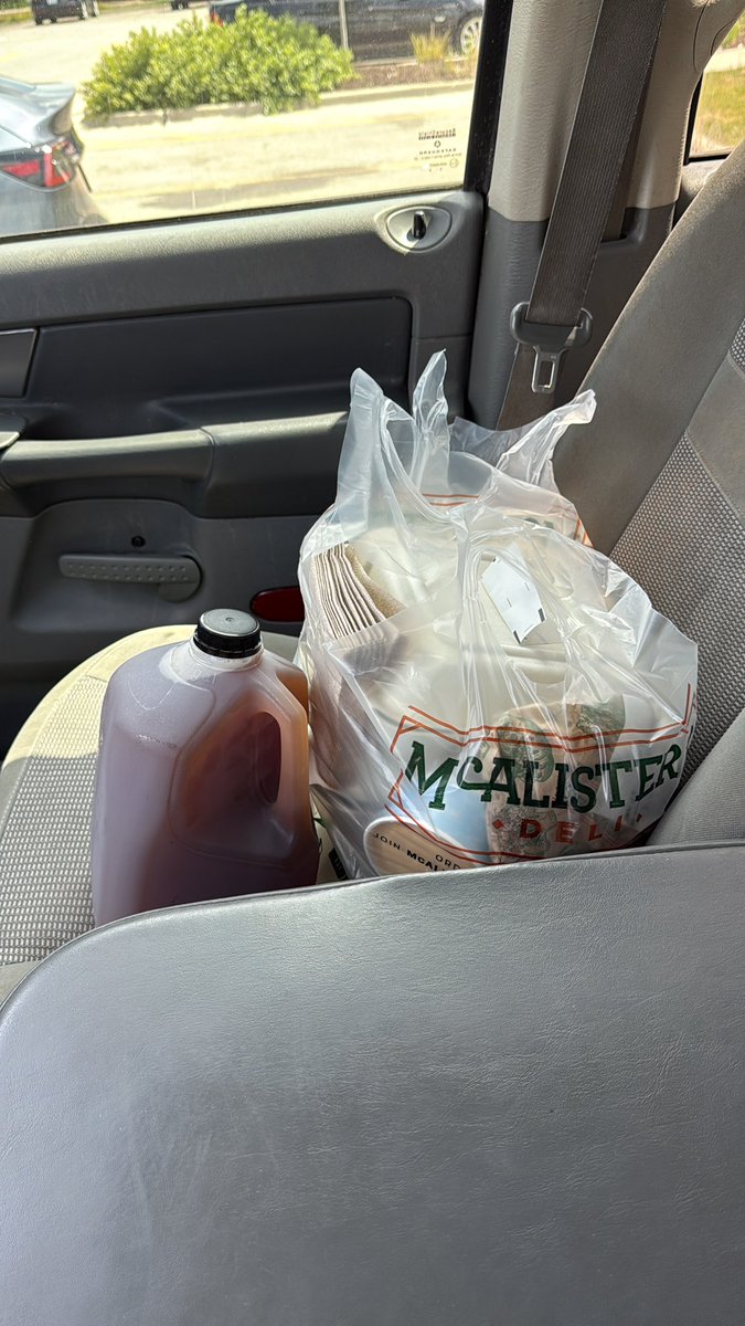 stevecring's tweet image. Important intern activities
(Picking up lunch for the team)