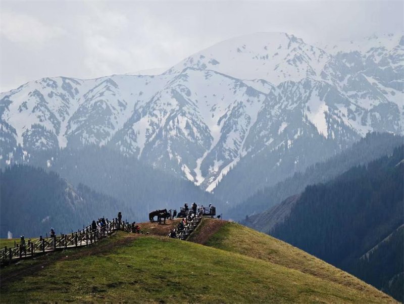 Le Xinjiang dévoile six nouvelles routes scéniques, reliant des montagnes enneigées aux prairies en passant par les forêts, les lacs, les déserts et les oasis.
Une aventure vous attend !  
 #Xinjiang #VoyageEnChine #AsieCentrale #Nature #Culture #Aventure #Tourisme