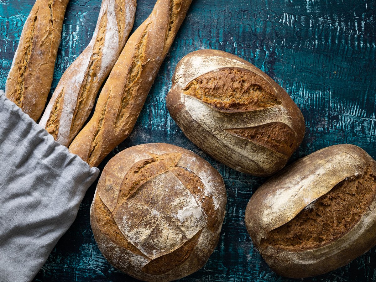 Prince_Fynnz's tweet image. The Bible mentions:

Olive Oil: 191 times
Sourdough Bread: 360 times
Raw Honey: 61 times
Butter 10 times

Not once does it mention seed oils, sugar, or lab-grown meat.

Here are 8  superfoods modern science is finally catching up to.

Check Thread 👇