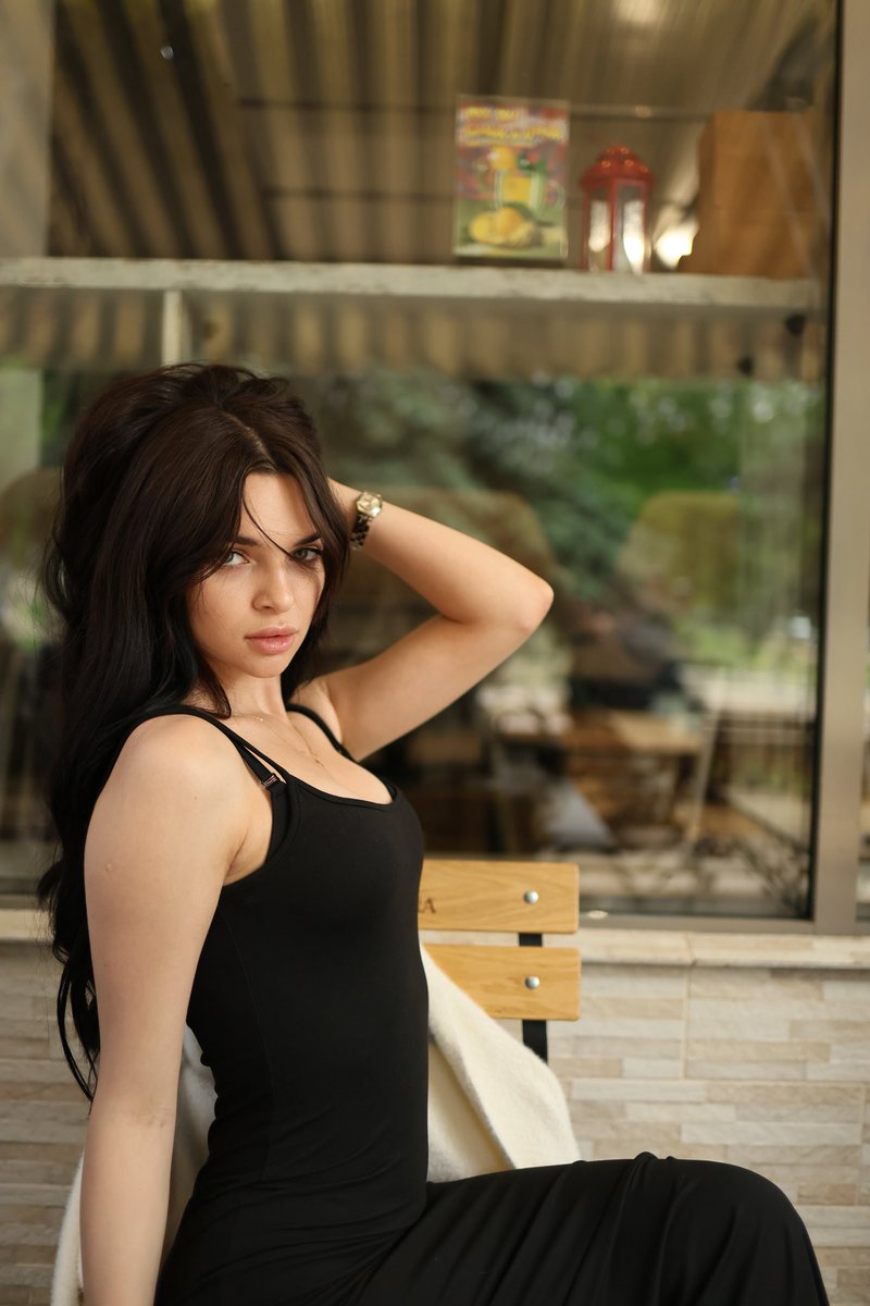 TeyyShy's tweet image. Sometimes I look strong, but inside I’m just waiting for someone to see the real me…
🌙 Have you ever pretended everything’s fine?