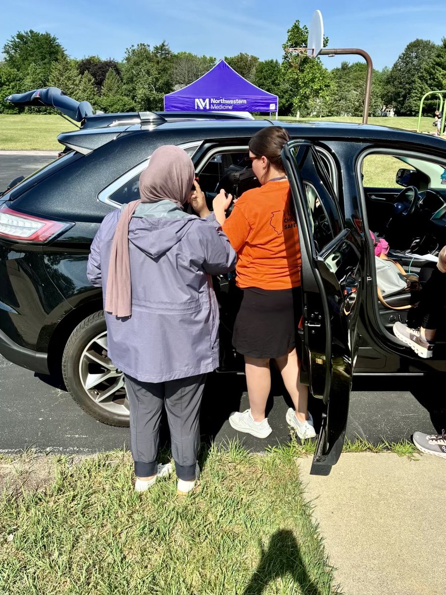 BirthToThree203's tweet image. Today we are hosting a @NorthwesternU car seat safety check! Thank you to Katie &amp;amp; her team for everything they do to support our families! #elevate203 @Naperville203