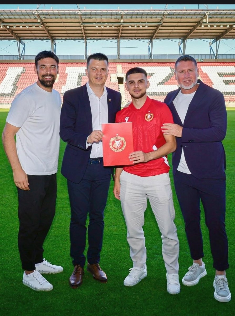 lorenzooleporee's tweet photo. 𝗢𝗳𝗳𝗶𝗰𝗶𝗮𝗹, 𝗲𝘅𝗰𝗹𝘂𝘀𝗶𝘃𝗲 𝗰𝗼𝗻𝗳𝗶𝗿𝗺𝗲𝗱.

Lindon #Selahi has joined #WidzewŁódź 🇦🇱

Another top signing secured by Widzew’s director, Mindaugas Nikolicius.

@BalkansSports_ https://t.co/RDJz6k3YgZ