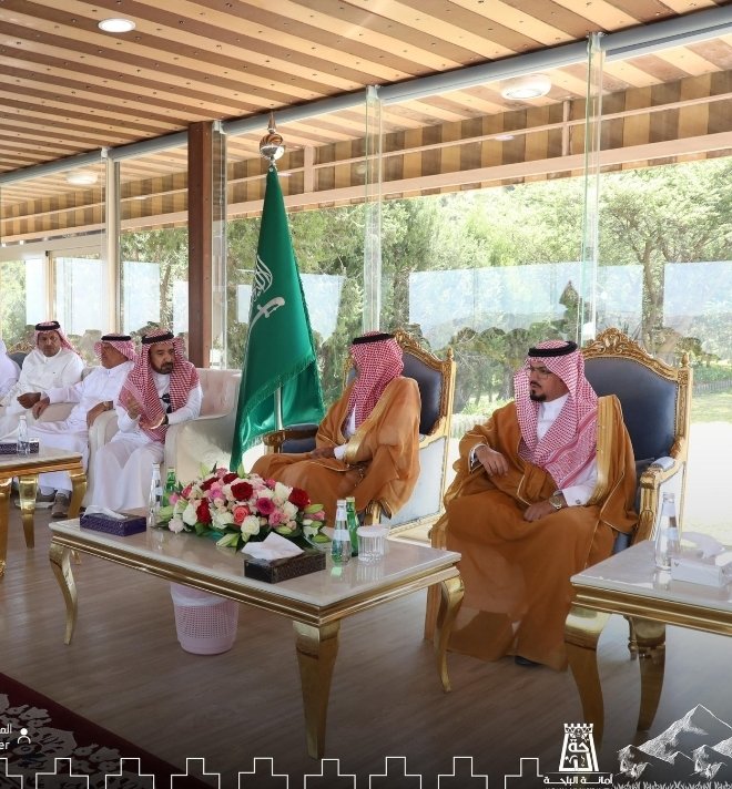 ضمن لقاء رجال الأعمال والمستثمرين بمنطقة الباحة مع سعادة مساعد وزير البلديات والإسكان، وبحضور سعادة أمين منطقة الباحة، تم استعراض عدد من التحديات التي تواجه الاستثمار والتنمية، وخصوصًا في قطاع الإسكان والإسكان التعاوني، إلى جانب التأكيد على الحاجة المتزايدة للإسكان النوعي