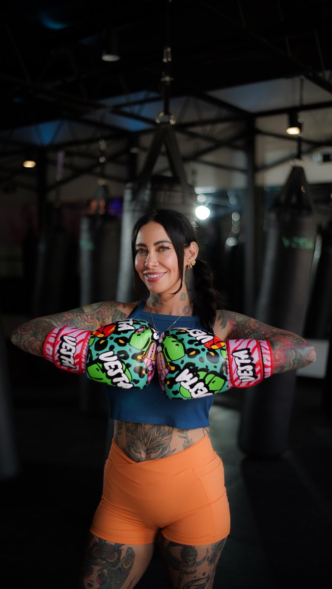 Simran_Modhera's tweet image. Meet the women powering Vesta Boxing — leaders, fighters, and changemakers redefining what strength looks like in Atlanta. This is more than fitness. This is a movement built by women, for everyone.
#WomenInFitness #VestaBoxing #StrongWomenStrongCommunity #AtlantaWellness