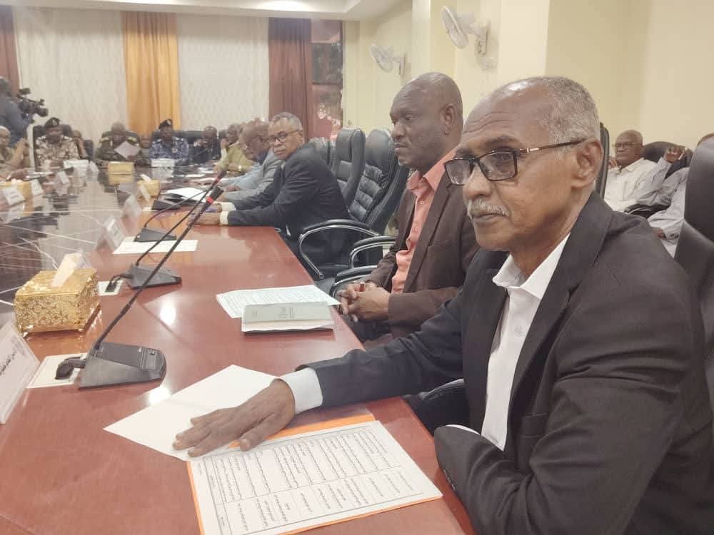 🟢خلال إجتماع مع والي ولاية الخرطوم 

توقع مدير الكهرباء بحدوث إنفراج كبير في عدد من المناطق جنوب الخرطوم وشرق النيل . 

كما بشر بتقليل قطوعات الكهرباء خلال الفترة القادمة في مناطق كرري وأمدرمان وبحري