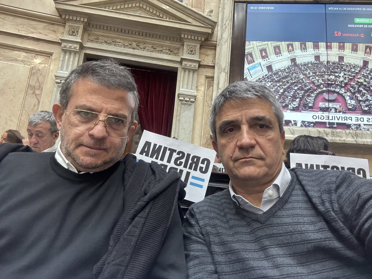 De 9 Diputados tucumanos solo con  <a href="/cisneros_tuc/">Carlos Cisneros</a> dimos quórum para emplazar a <a href="/jlespert/">José Luis Espert</a> presidente “en ausencia” de presupuesto, para declarar la EMERGENCIA en salud infantil y en las RESIDENCIAS  sanitarias e impedir el CIERRE del <a href="/HospGarrahan/">Hospital Garrahan</a>.
Los niños tucumanos merecían más.