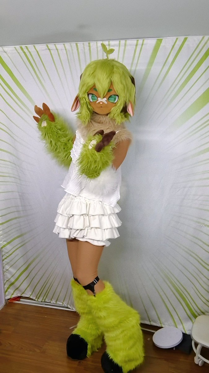 朋友送的反曲腿，穿一下！
#fursuit #furry