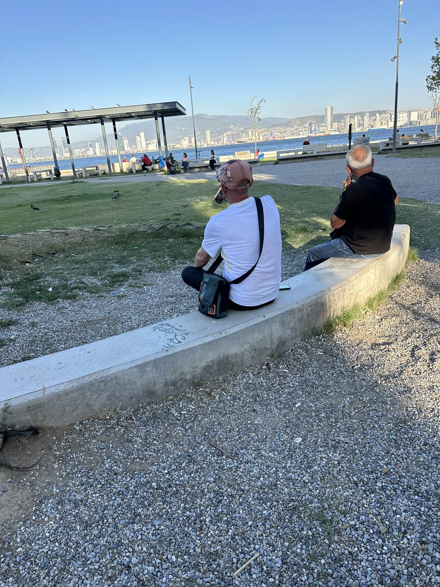 profinci's tweet photo. @izmirhim Sayın Yetkili;
Muammer Aksoy çocuk bahçesinde bu alanda sigara içilmez yazılı olmasına rağmen,sigara içenler, içki içenler….
Kim ilgilenebilir?
İlginize çok tşk ederim! https://t.co/NNV7thXwT3