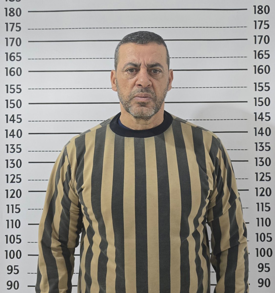 بكمين محكم، تمكنت قيادة الأمن الداخلي في محافظة اللاذقية من إلقاء القبض على المجرم العميد رامي منير اسماعيل، أحد ضباط النظام البائد، والذي شغل منصب مدير إدارة المخابرات الجوية في محافظتي اللاذقية وطرطوس، والمسؤول عن العديد من الانتهاكات بحق المدنيين،