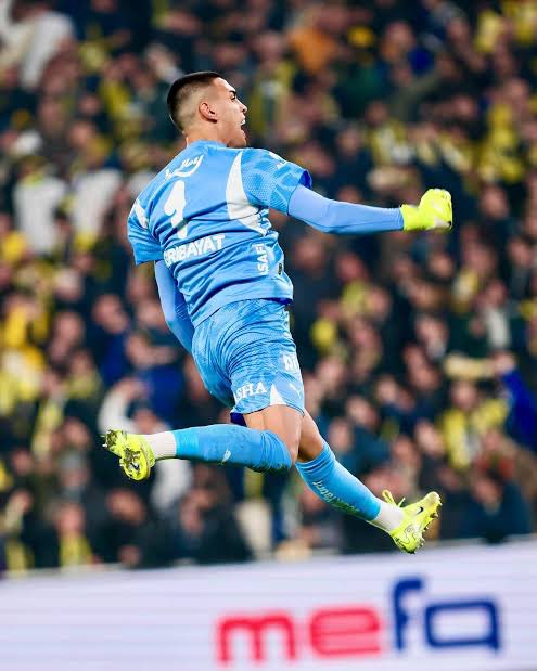 “Fenerbahçe, yabancı kaleci alamazsa; Jose Mourinho, İrfan Can Eğribayat’ı birinci kaleci olarak düşünüyor.” 🗣️ <a href="/yagosabuncuoglu/">Yağız Sabuncuoğlu</a> 

Bu şaka değilse, sezonu daha başlamadan kaybettik.

12 yıldır şampiyon olamayan bir kulüp, bu yılı “olmazsa olmaz” ilan etmişken…

Kaleyi İrfan