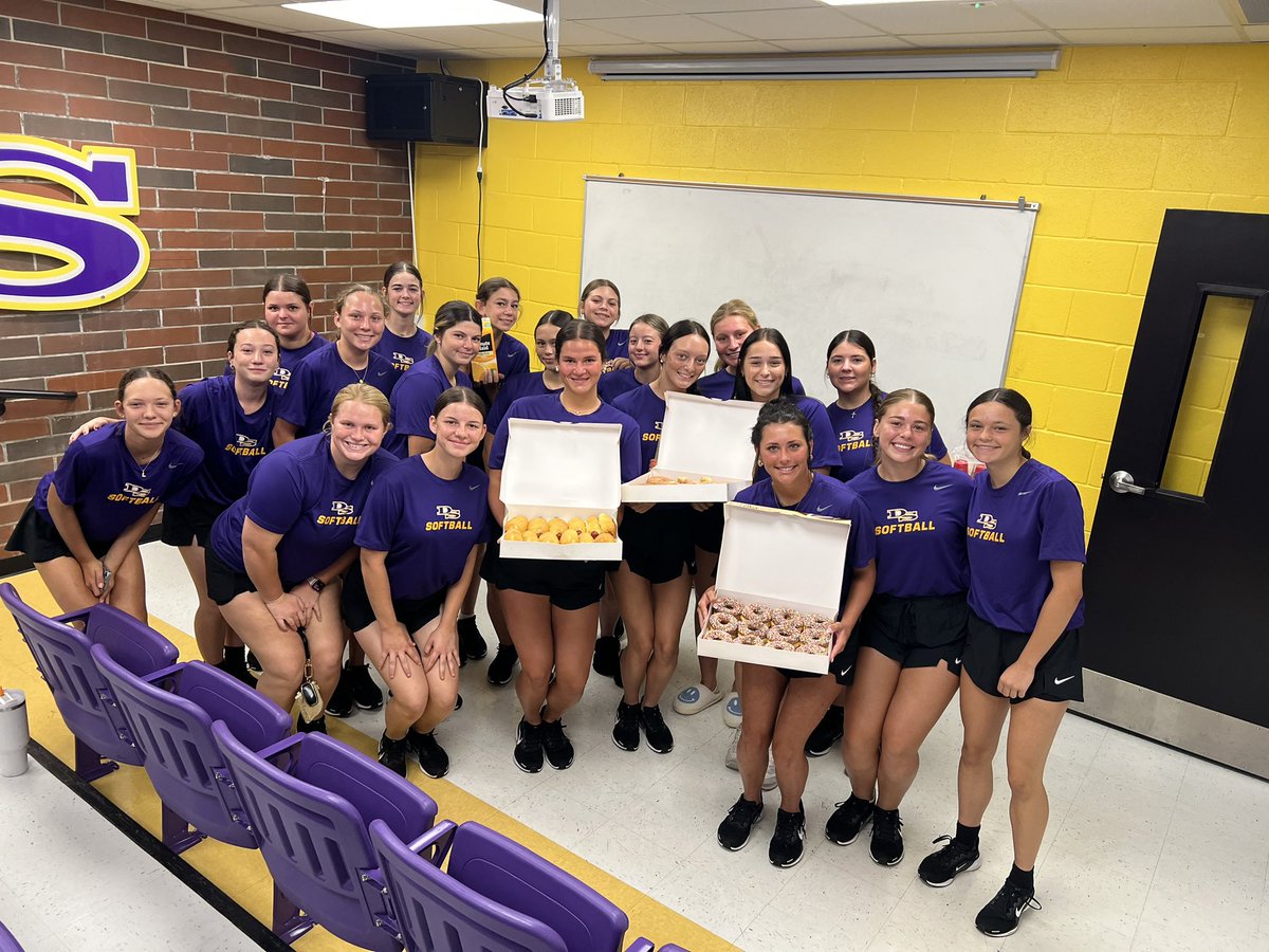 DSHS Softball tweet media