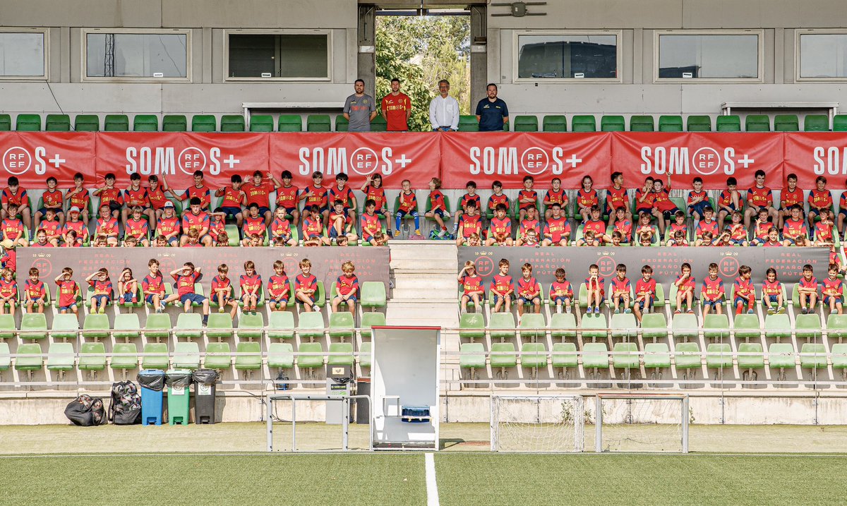 📣 Espectacular visita de todas nuestras sedes del CAMPUS SOMOS+ a la casa de nuestra selección en Las Rozas.

➕ de 350 escolares han participado en esta actividad 🔝⚽️

📍Ciudad del fútbol <a href="/rfef/">RFEF</a> 🇪🇸

@randorisport 🤝 <a href="/rfef/">RFEF</a> 
<a href="/DeportesECM/">DeportesECM</a> | <a href="/JomaSport/">Joma Sport</a> <a href="/17RaulCampos/">Raúl campos</a> | <a href="/CdeRandori/">CDE Randori</a>