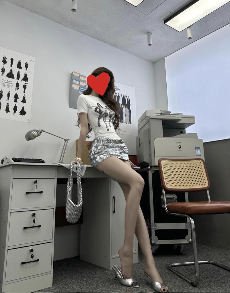 mxinghu248152's tweet photo. 北京｜女主招夫奴｜实名档案
女主为外企高层，常驻亚洲多地，独立带娃，自有外籍身份。
五官高级，情绪冷静，做事果断，天然Boss气场，手下管团队80+人。
目前阶段想招一个“长期情感+生活调教融合”的夫奴，不要小聪明，不要情绪乱的人。要能听指令、守规矩、懂等级关系。
接受被“绿”、被支配、非诚勿扰 https://t.co/nYFVGQG8Yo