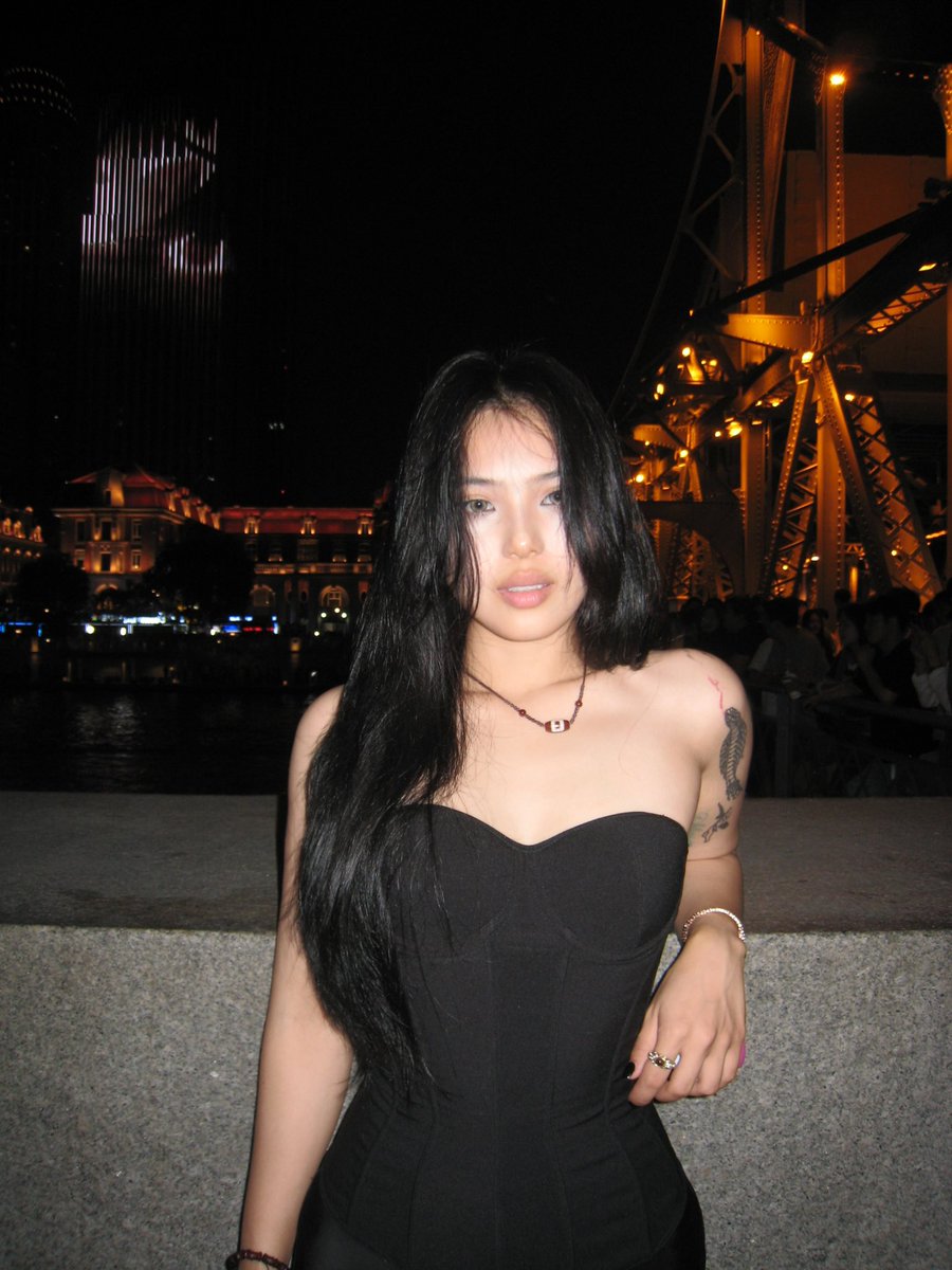 又美了这位小姐