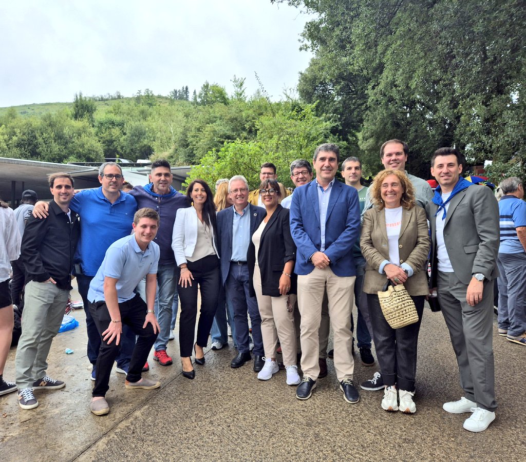 AzaharaDomingue's tweet image. Hoy en #Zumarraga celebramos Santa Isabel. ¡Un día especial en La Antigua, lleno de familias y tradición! 

¡Eskerrik asko a su alcalde por la invitación! #santaisabel #zuretzatgipuzkoa #venycuidanos