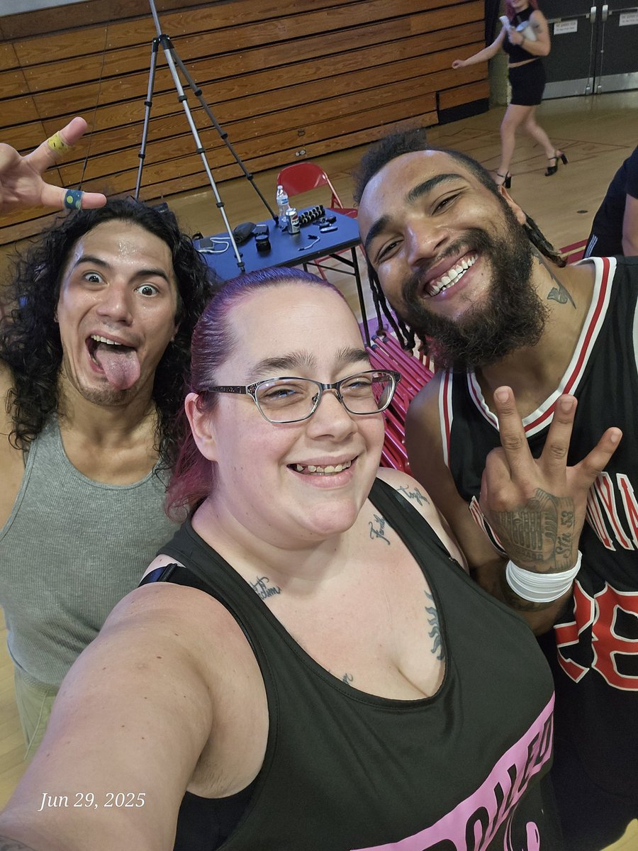 HisQueen_81's tweet photo. @aries_mani and Kidd V my boys since day 1 no body is gonna change that although they may try. Much love guys see you soon https://t.co/JjCh2Om9Le