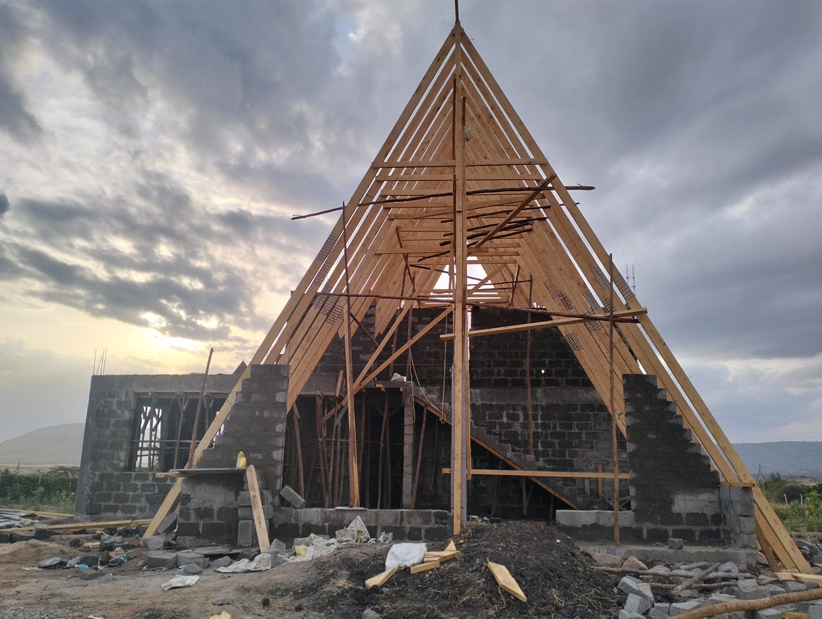Bossyator's tweet photo. Sunset. Day three of the roof framework. https://t.co/MVrdXD8fDf