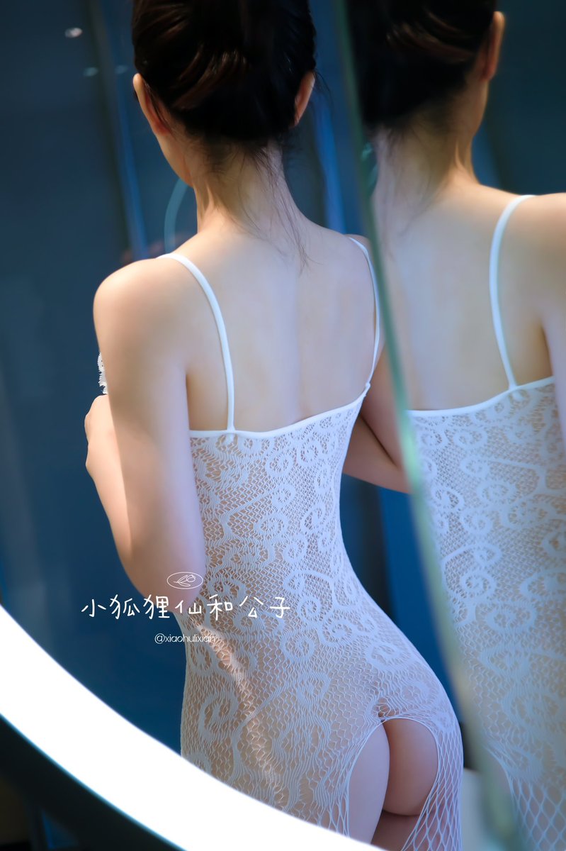 xiaohulixian's tweet photo. 以前喜欢穿白色的 https://t.co/KlfgNQxT4v