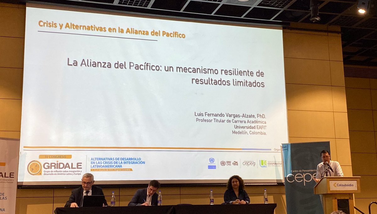 fabsanchezc's tweet photo. Continúa la agenda con @LFVargasAlzate @RedIntercol #alianzadelpacifico #integracionregional https://t.co/0OHY2dqUrQ
