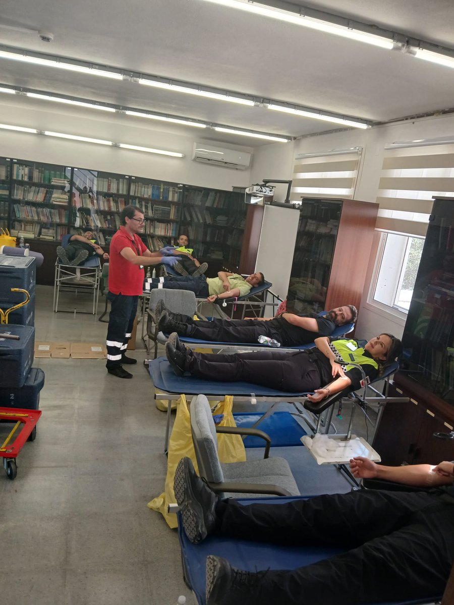 Acto voluntario, generoso y altruista que salva vidas ♥️. #IESPA ha sido el escenario de una macrocolecta de sangre en la que han participado numerosos donantes. Esta acción cobra una especial importancia debido a que en verano bajan las reservas en los 🏥.

Gracias a todos!!!