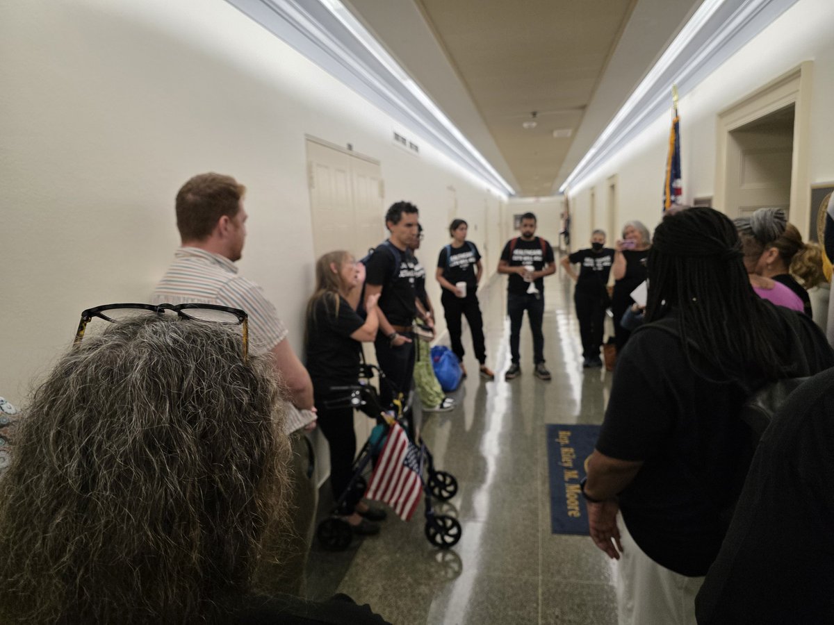 #humpdaywednesday #humpdaymotivation #humpday 
*I smile because I lead with love and the humanity in others. I'm excited and blessed to do my part. 

Day 4 in Washington, DC y'all!
Representing all of our members, leaders, staff and allies  in VOCAL-KY.ORG, VOCAL-TX,