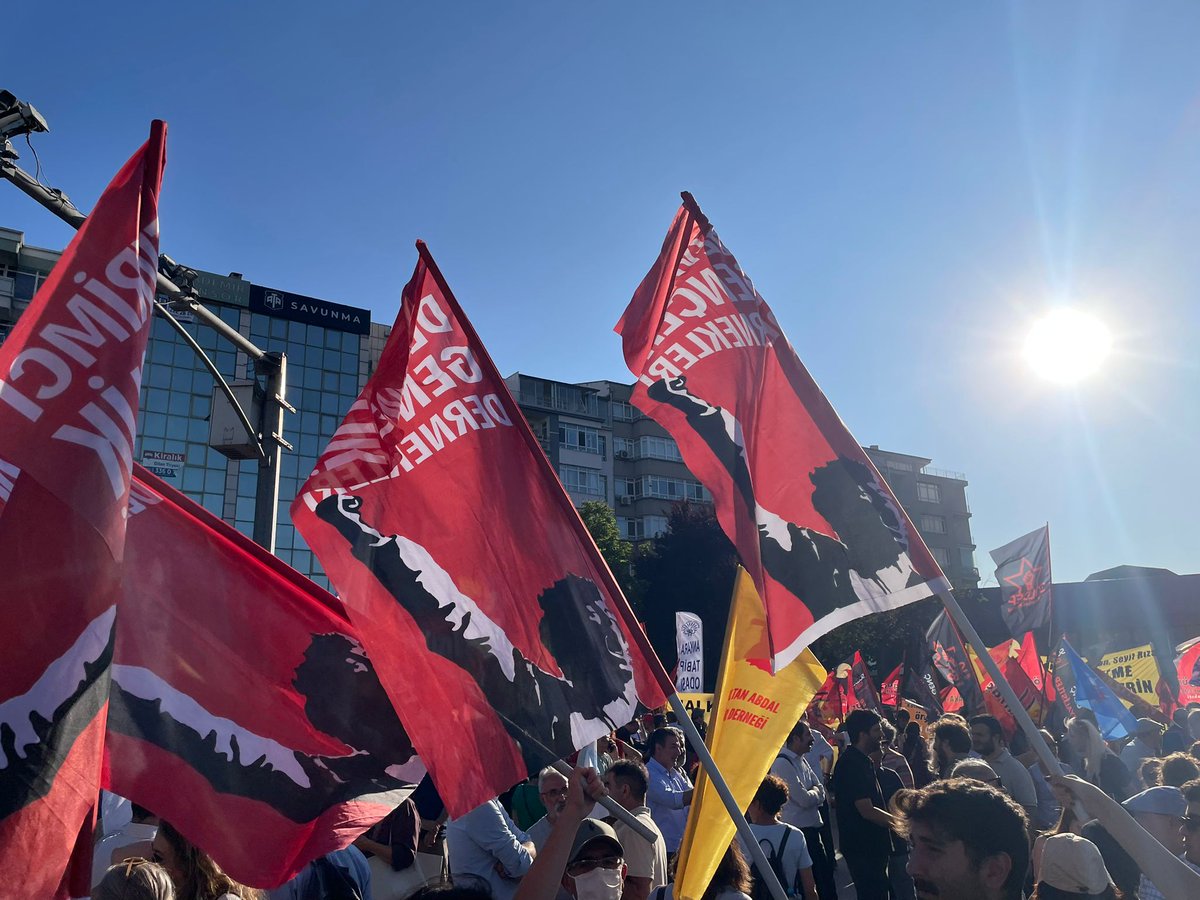 DGDAnkara's tweet image. 📍Tandoğan Meydanı
Sivas Madımak Oteli'nde yakılarak katledilen 33 insanı anmak için bir aradayız.
Madımak Katliamı'nı unutmadık, hesabını soracağız!
#unutMADIMAKlımda