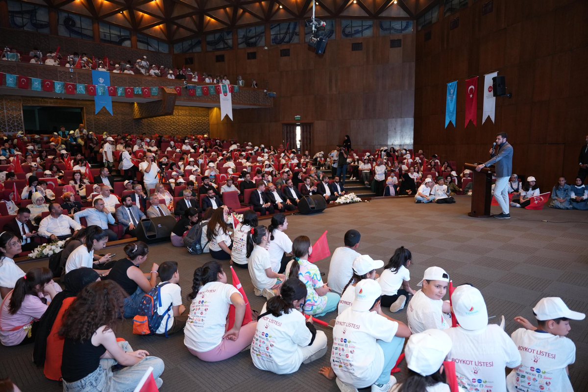 Sayın Genel Başkanımız İbrahim Beşinci’nin teşrifleriyle Yaz Okulu Lansmanımızı coşku ve heyecanla tamamladık! 🎉

Eğitim, eğlence, keşif ve kardeşlik dolu muhteşem bir yaz bizleri bekliyor! ☀️📚⚽️🎨
Hazır mısınız?