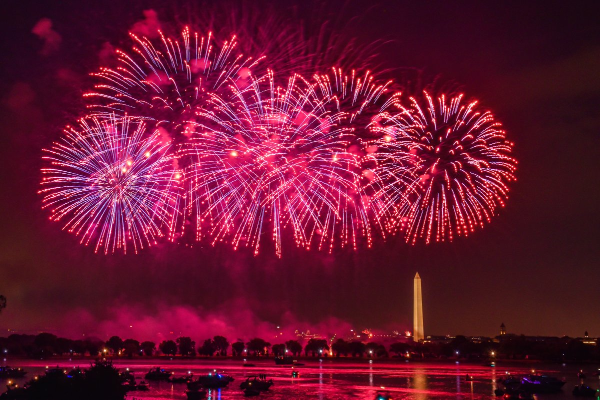 ArlCountyBoard's tweet image. Planning to celebrate the Fourth with fireworks? In Arlington, only certain fireworks are legal—and they must be purchased from an ACFD-approved stand. Always check for the permit and follow safety directions.
Details and full list: bit.ly/3TPafbL