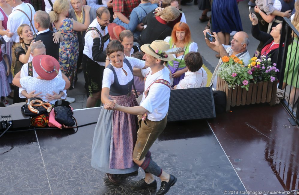 Vorbereitung ist alles - Tanzkurse für #Kocherlball im #Hofbräuhaus in #Muenchen 
stadtmagazin-muenchen24.de/?p=121423