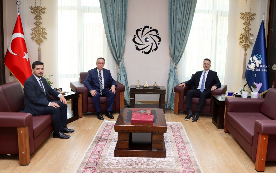 Ülkemizin güzide ve başarılı üniversitelerinden olan Bursa Teknik Üniversitesi’nin Rektörü Sayın Naci Çağlar’ı makamında ziyaret ettik. Nazik ev sahipliği ve samimi sohbetleri için Sayın Rektörümüze teşekkür ediyor, üniversitemizin başarılarının artarak devam etmesini diliyorum.