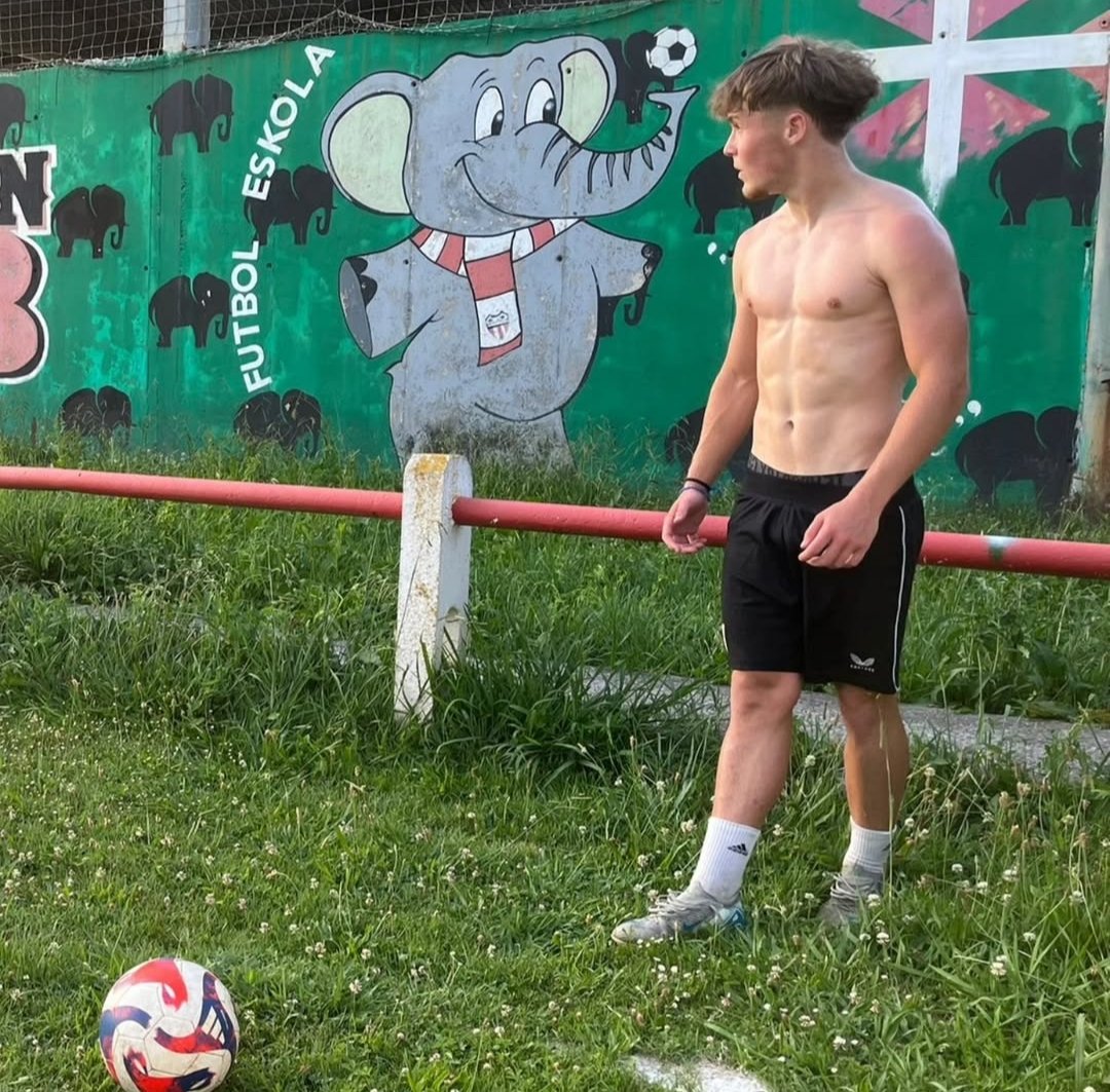 GORKA ISUSKIZA, MADE IN ARANGUREN FUTBOL ESKOLA❤️🤍🐘⚽