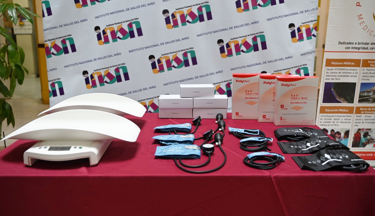 El INSN recibió una donación de equipos médicos valorizados en $11,500 gracias a la alianza con PAMS Peru.
Estos equipos beneficiarán a niñas, niños y adolescentes atendidos en nuestros servicios de medicina, cirugía y dermatología. 🏥💙

#NotaDePrensa: gob.pe/institucion/in…